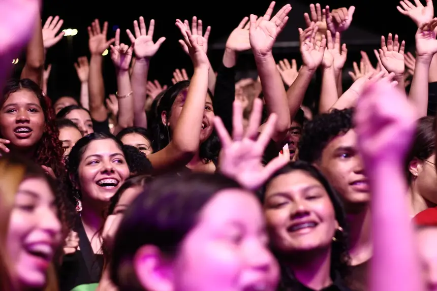 Com esses louvores Deus fala com a gente’, diz jovem no ‘Retirão’ de fé cristã e cultura gospel em Macapá